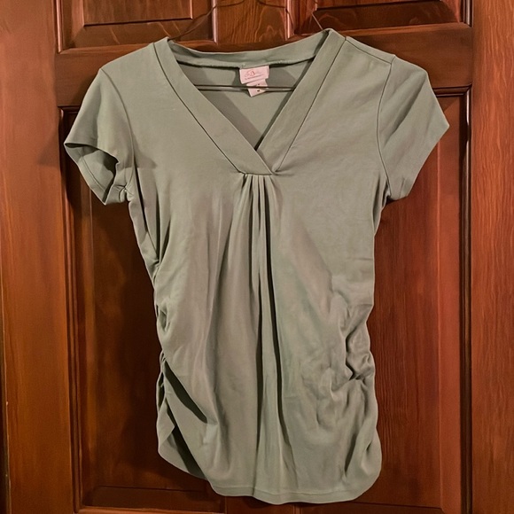 Oh Baby by Motherhood size Medium v-neck ruched sides rounded hem green top - Picture 1 of 7